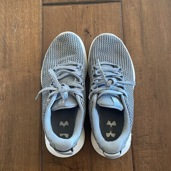 Under armor training shoes - Picture 2 of 6